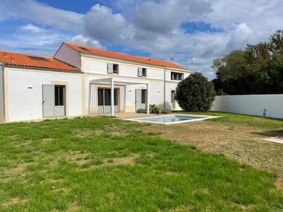 Propriété - 160 m² - 6 pièces