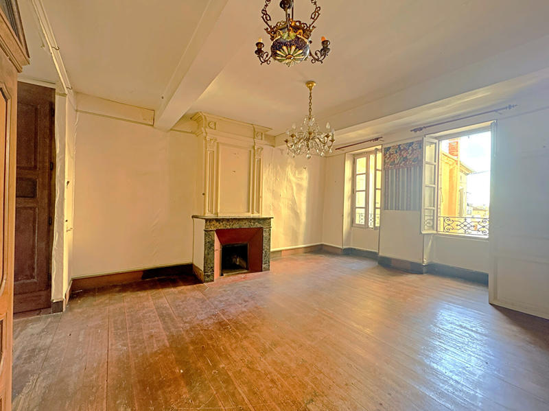 Maison - 202 m² - 6 pièces