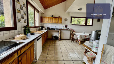 Maison - 390 m² - 11 pièces