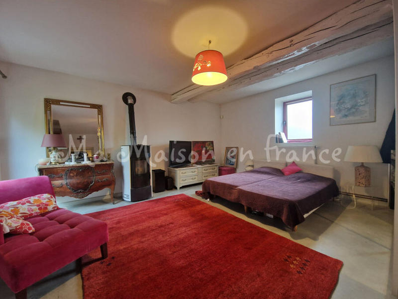 Maison - 240 m² - 1 pièce