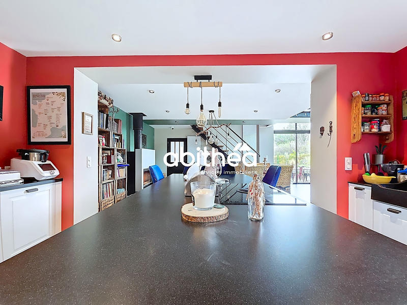 Maison - 270 m² - 9 pièces