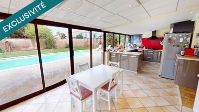 Maison - 220 m² - 7 pièces