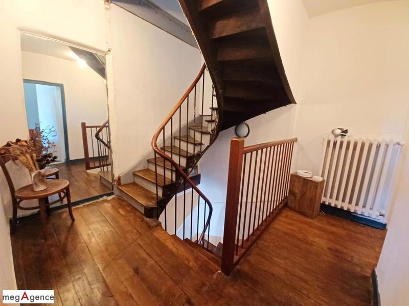 Maison - 205 m² - 7 pièces