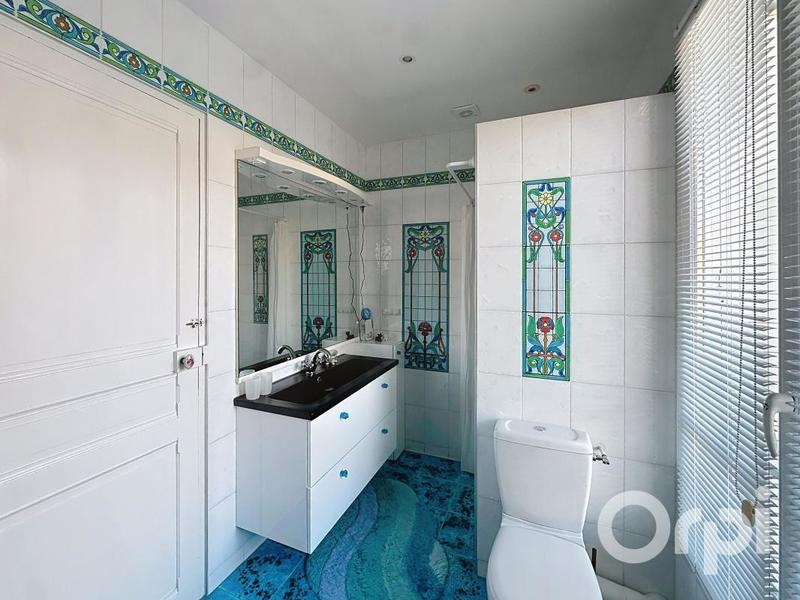 Maison - 217 m² - 7 pièces