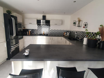 Maison - 140 m² - 6 pièces