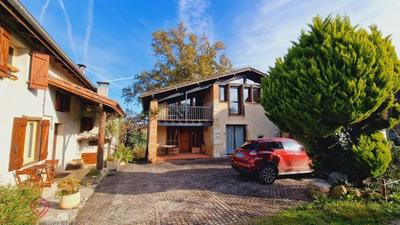 Propriété - 223 m² - 10 pièces