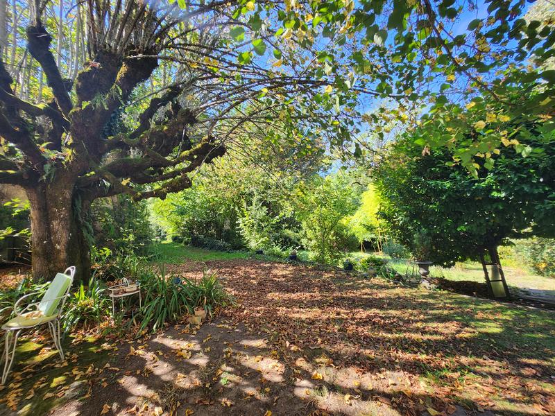 Propriété - 250 m² - 8 pièces