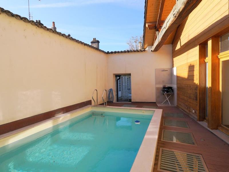 Maison - 344 m² - 15 pièces