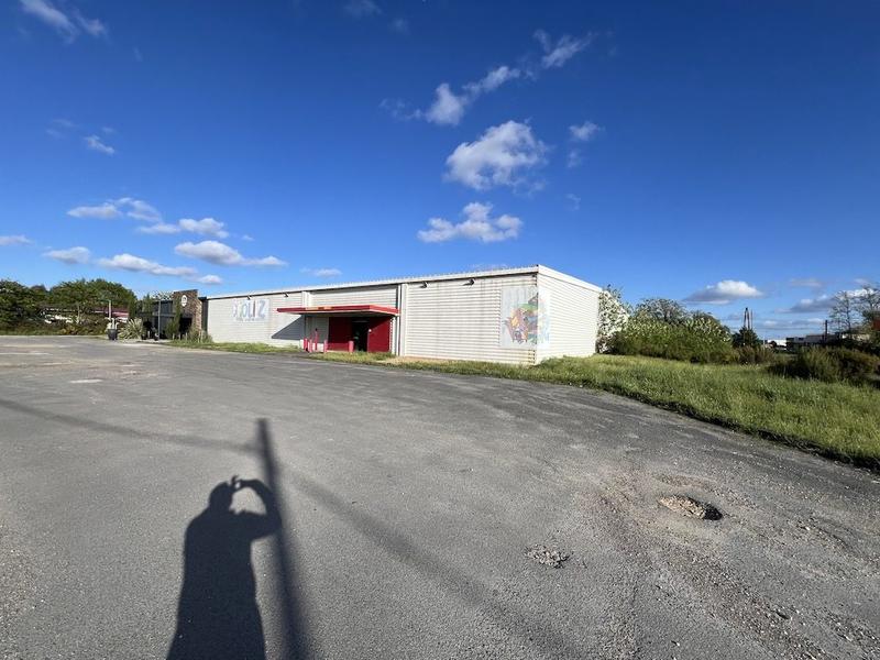 Local commercial - 1 300 m² - 5 pièces