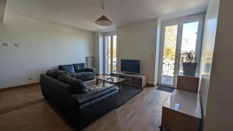 Appartement - 85 m² - 5 pièces