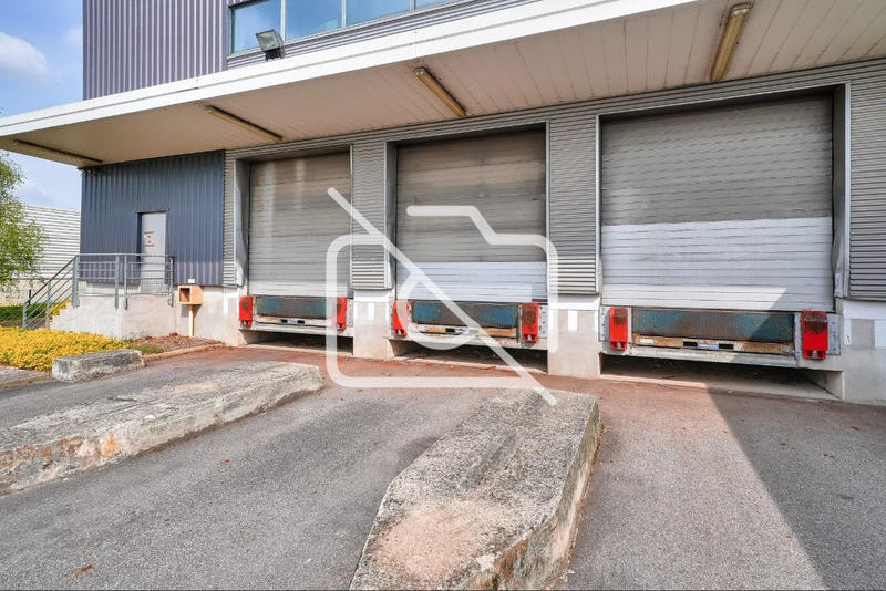 Entrepôt - 3 668 m²