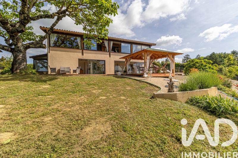 Maison - 220 m² - 5 pièces