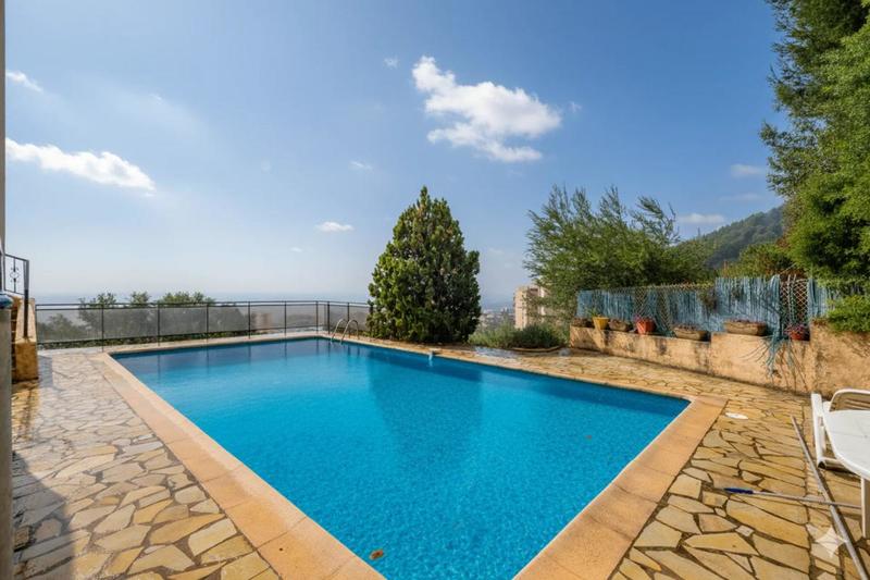 Maison - 200 m² - 6 pièces