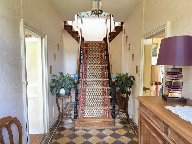 Maison - 338 m² - 11 pièces