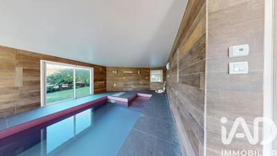 Maison - 245 m² - 8 pièces