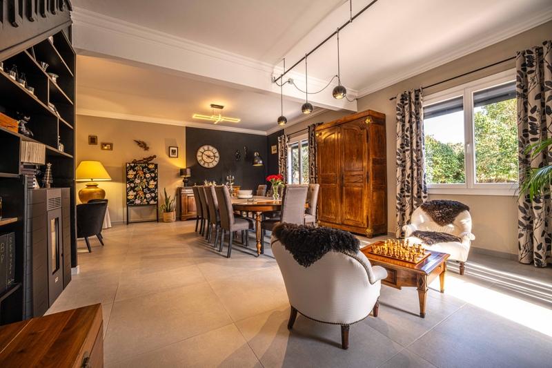 Maison - 220 m² - 7 pièces