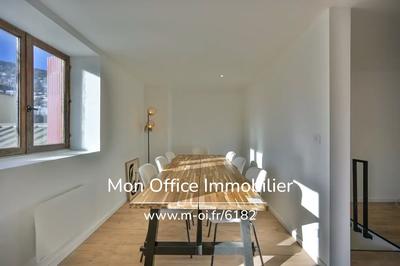 Appartement - 151 m² - 6 pièces