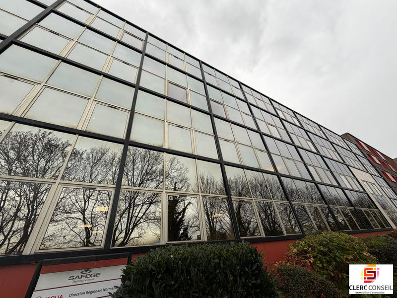 Bureau - 866 m²