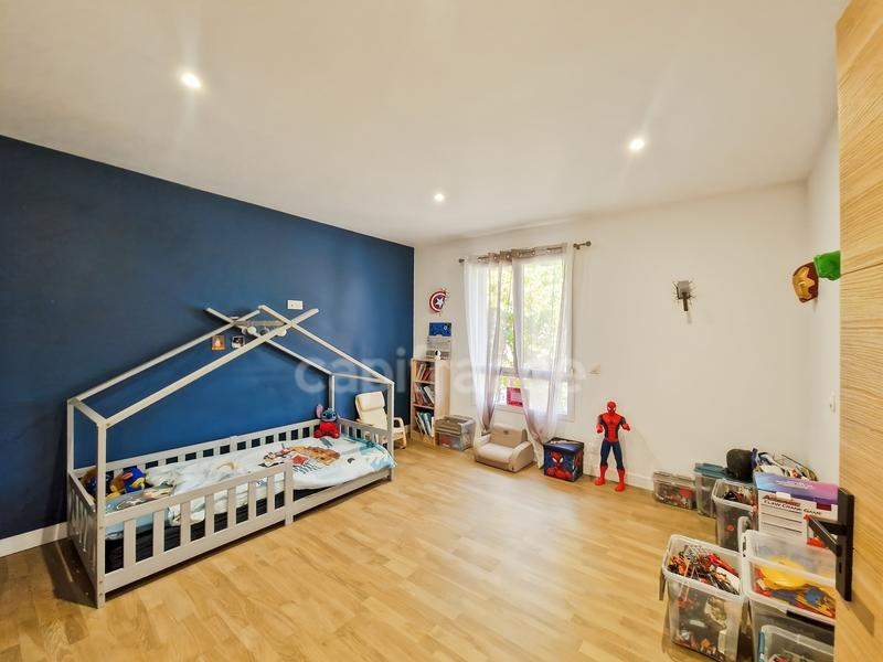 Maison - 240 m² - 6 pièces