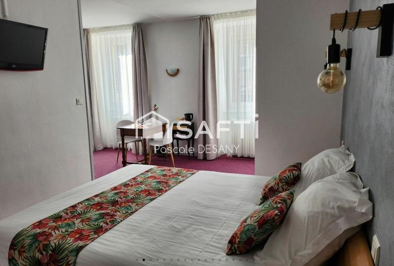 Local commercial - 1 600 m² - 35 pièces