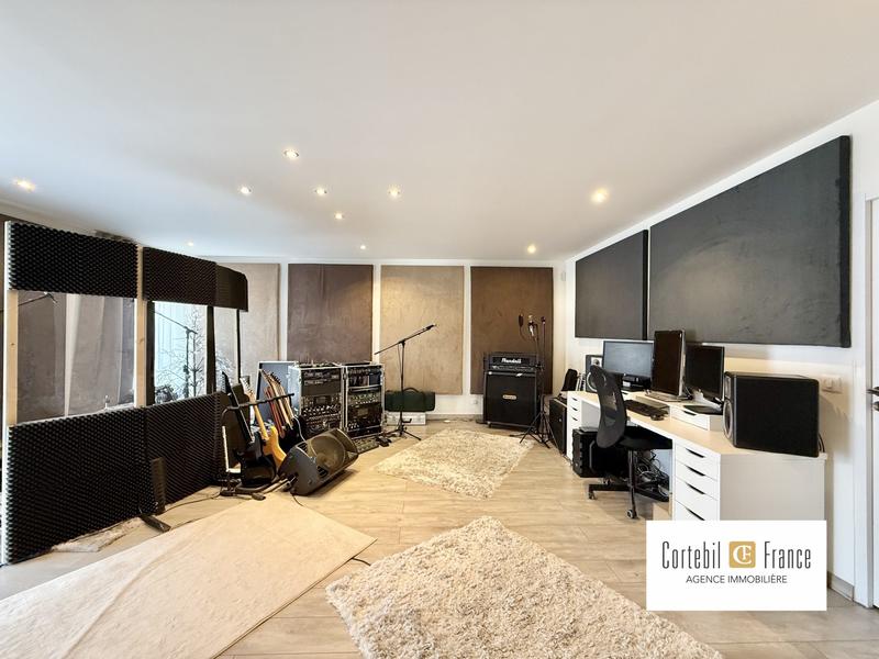 Villa - 277 m² - 9 pièces