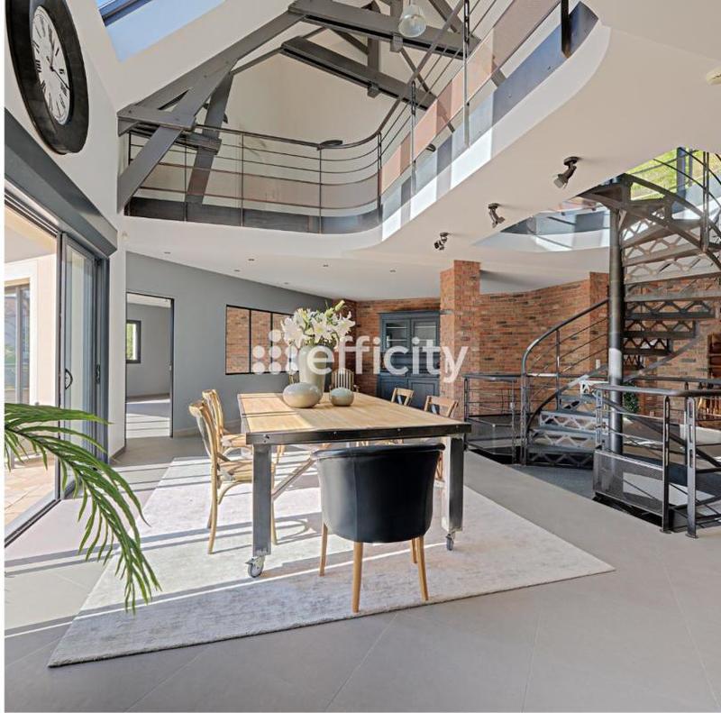 Maison - 433 m² - 9 pièces