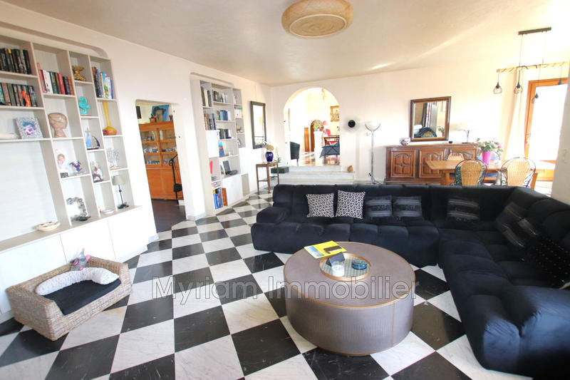 Maison - 265 m² - 8 pièces