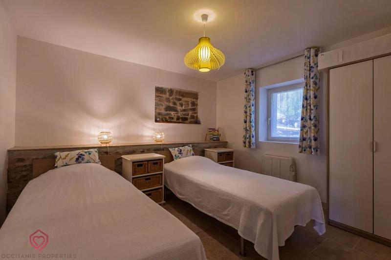 Propriété - 229 m² - 13 pièces