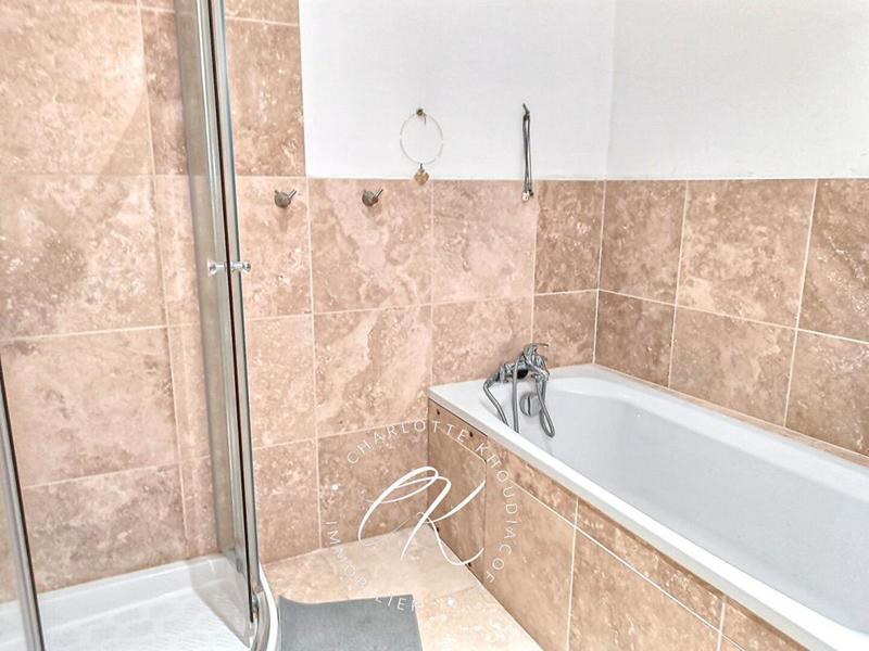 Maison - 205 m² - 7 pièces