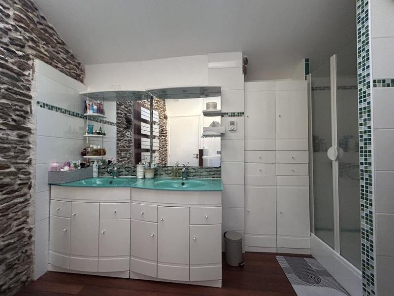 Maison - 243 m² - 8 pièces