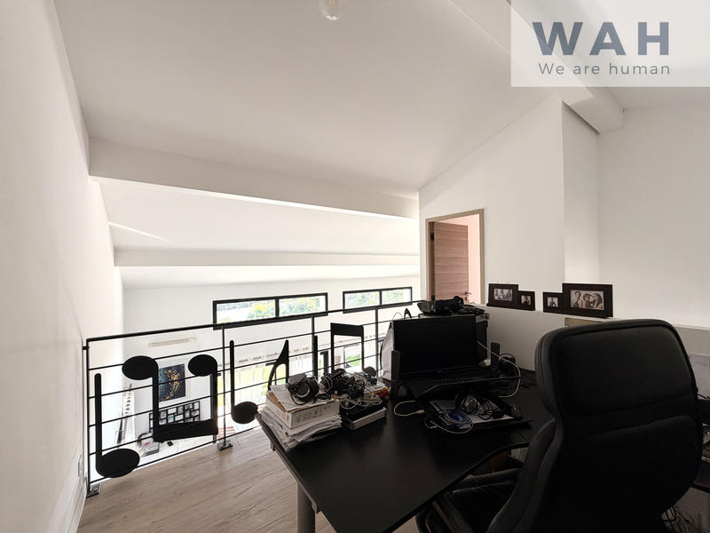 Maison - 218 m² - 5 pièces