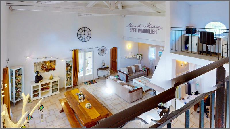 Maison - 230 m² - 6 pièces