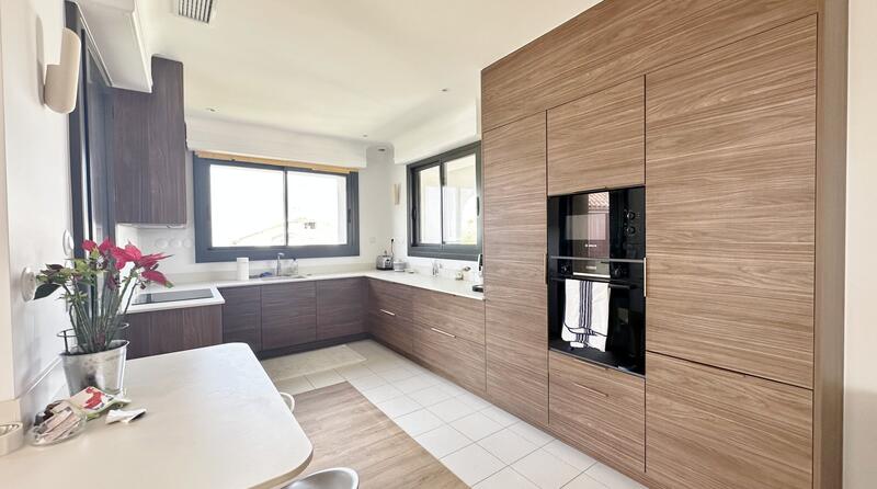 Villa - 203 m² - 8 pièces