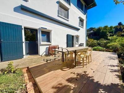 Maison - 206 m² - 7 pièces