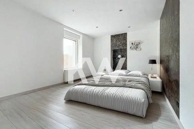 Maison - 900 m² - 11 pièces