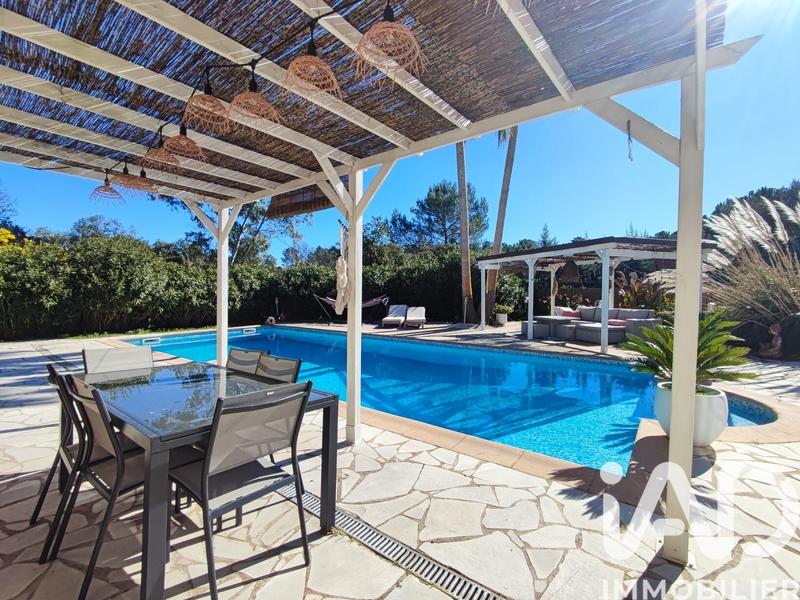 Maison - 187 m² - 8 pièces