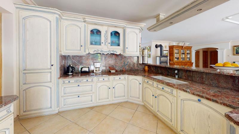 Villa - 469 m² - 9 pièces