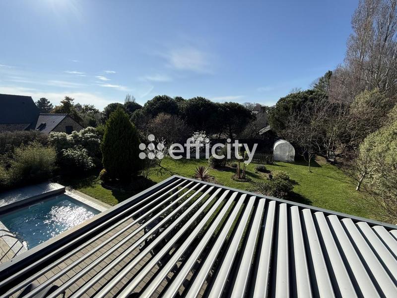 Pavillon - 243 m² - 7 pièces