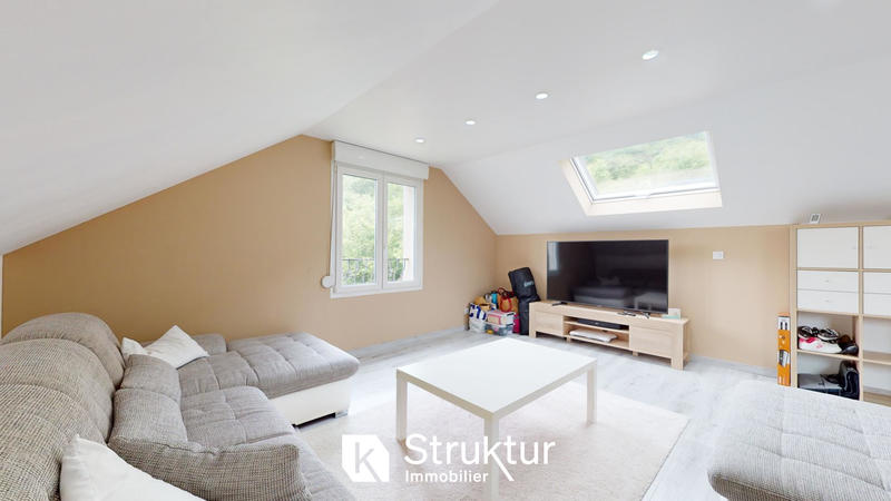 Maison - 247 m² - 7 pièces