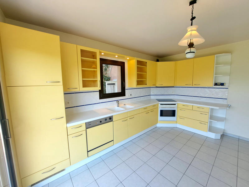 Maison - 202 m² - 5 pièces