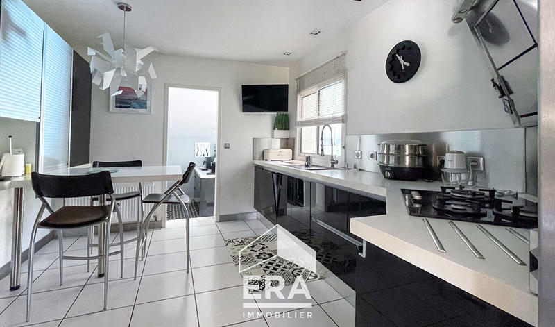 Maison - 260 m² - 8 pièces