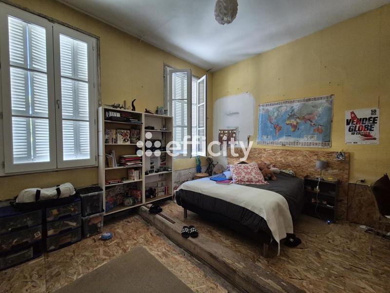 Maison - 330 m² - 9 pièces