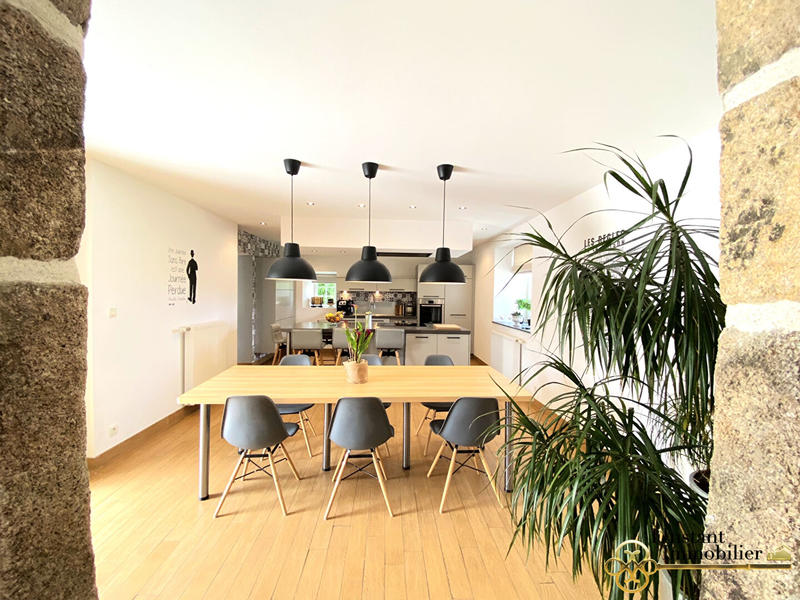 Demeure - 271 m² - 10 pièces