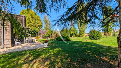 Maison - 330 m² - 11 pièces