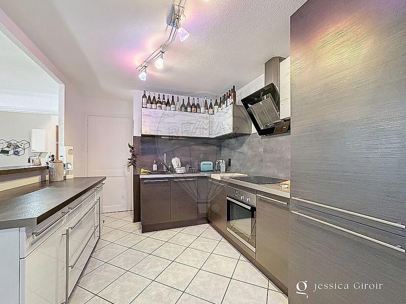 Appartement - 80 m² - 3 pièces