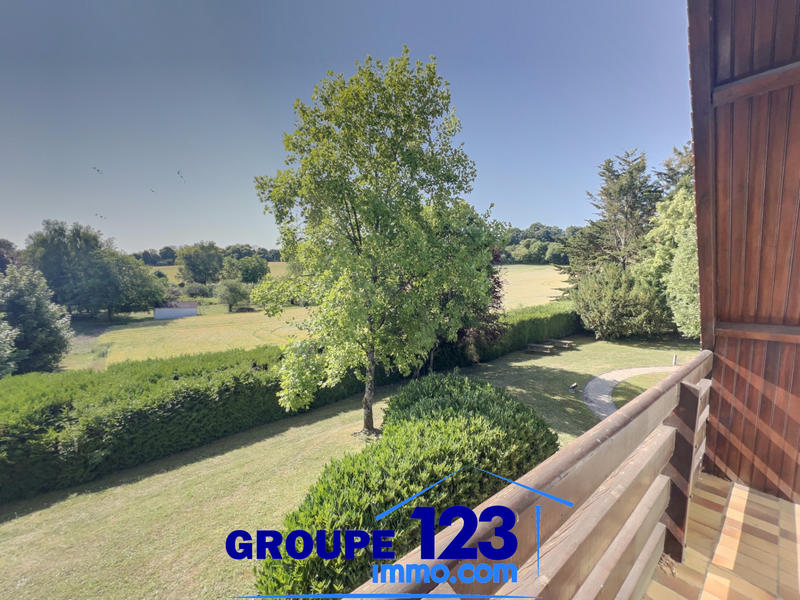 Maison - 373 m² - 8 pièces