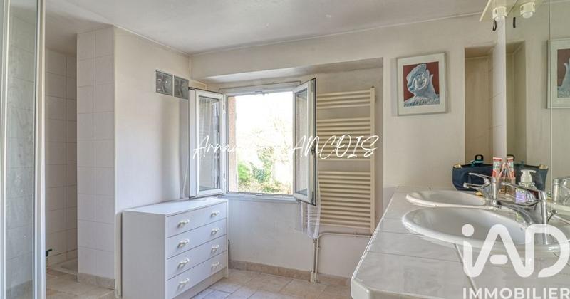 Maison - 376 m² - 9 pièces