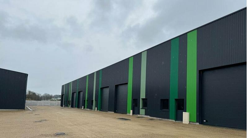 Local d'activité / Entrepôt - 137 m²