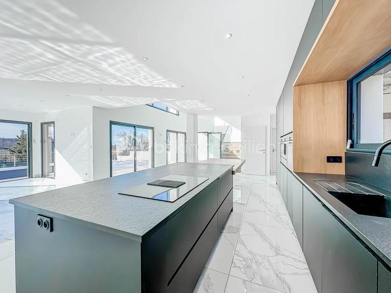 Maison - 198 m² - 6 pièces