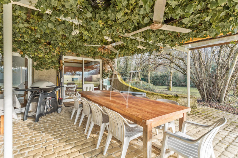 Villa - 250 m² - 9 pièces